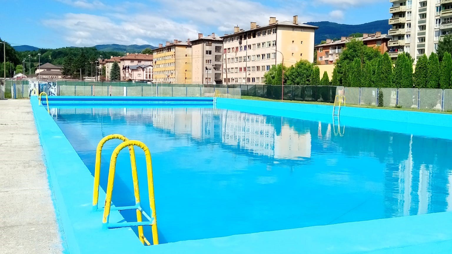 Sutra Besplatno Kupanje Na Gradskom Bazenu U Novom Travniku Vite Ki Ba