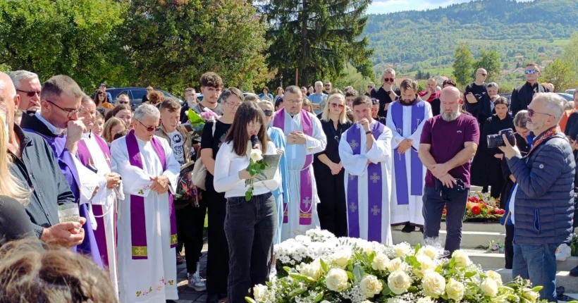 Tuguje Središnja Bosna: Pokopana petnaestogodišnja djevojčica | Viteški.ba