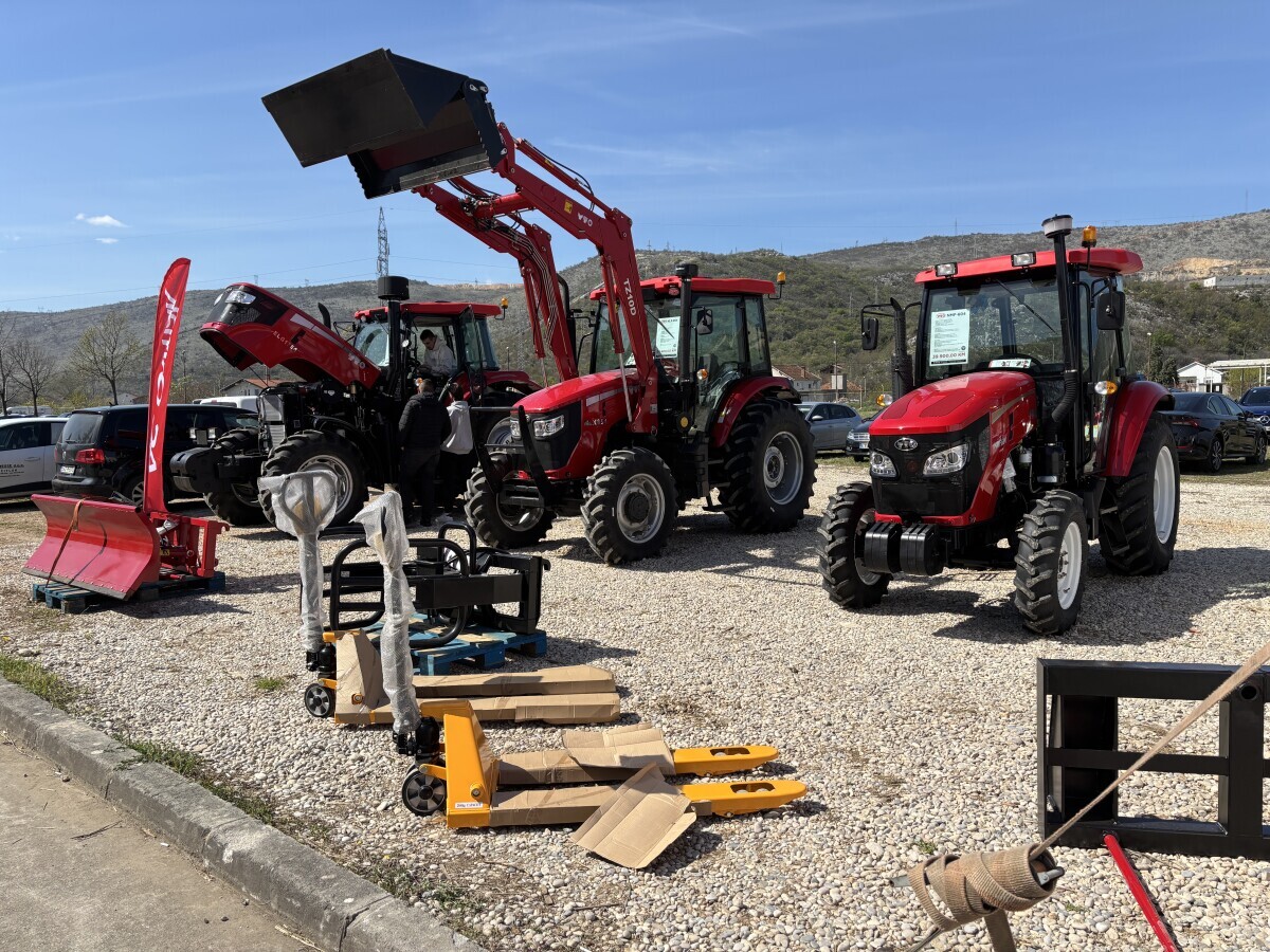 traktori izloženi na sajmu