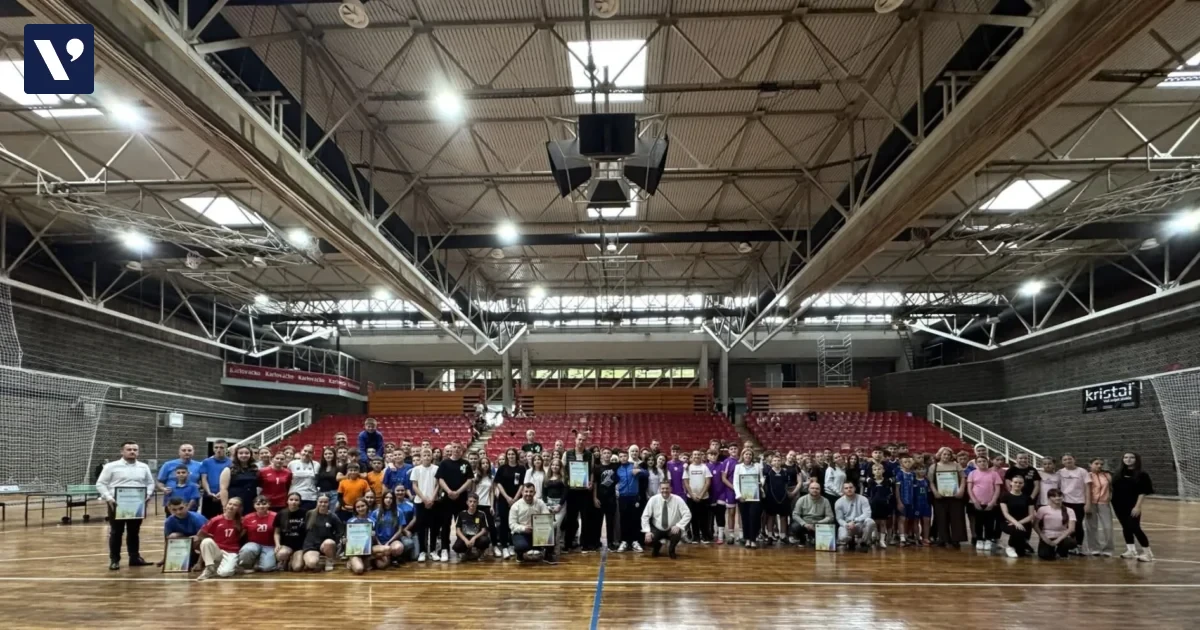 Osnovnim školama u Novom Travniku uručena sportska oprema vrijedna 25.000 KM - povezana fotografija