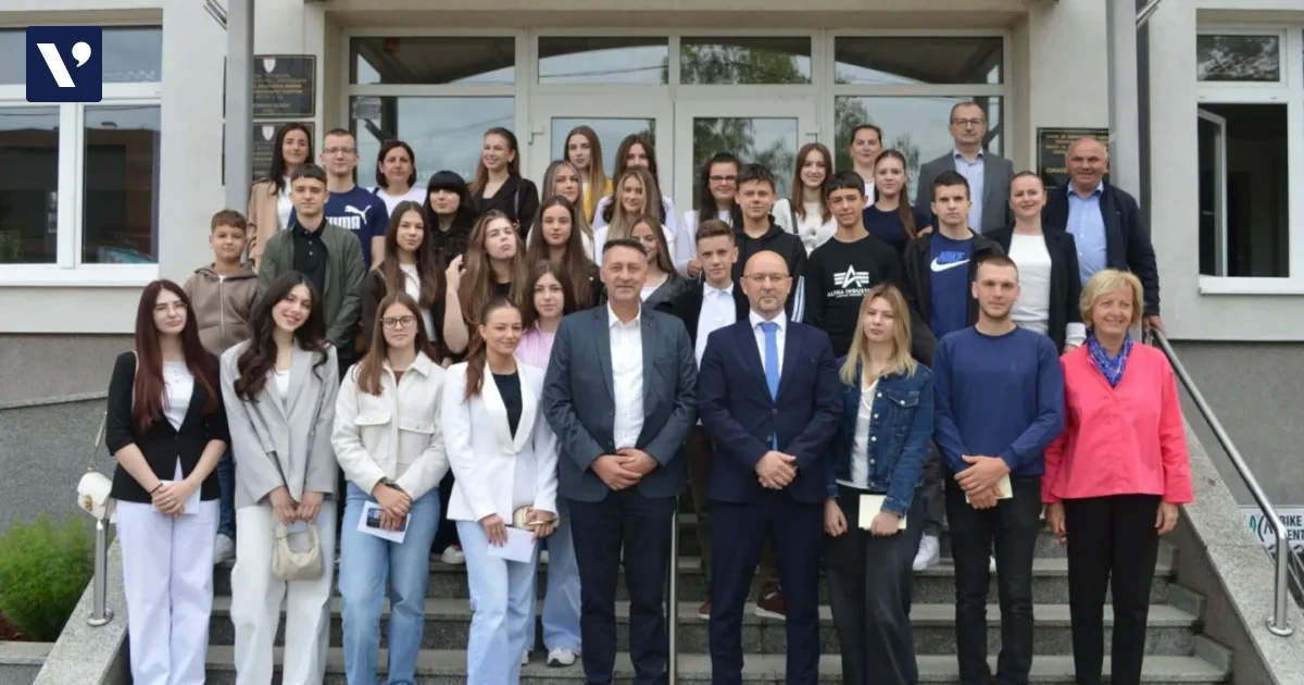U Vitezu svečano nagrađeni učenici generacije - povezana fotografija