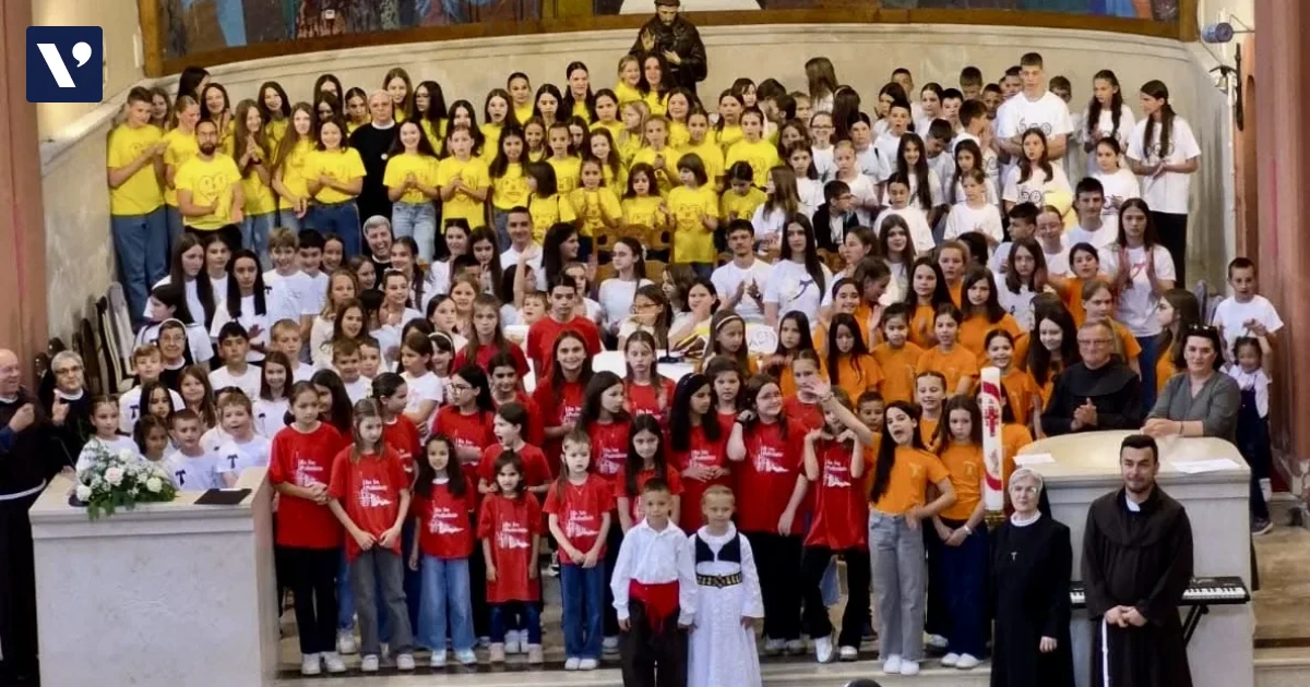Jubilarna 40. Zlatna harfa u Gučoj Gori okupila 210 djece iz osam zborova - povezana fotografija
