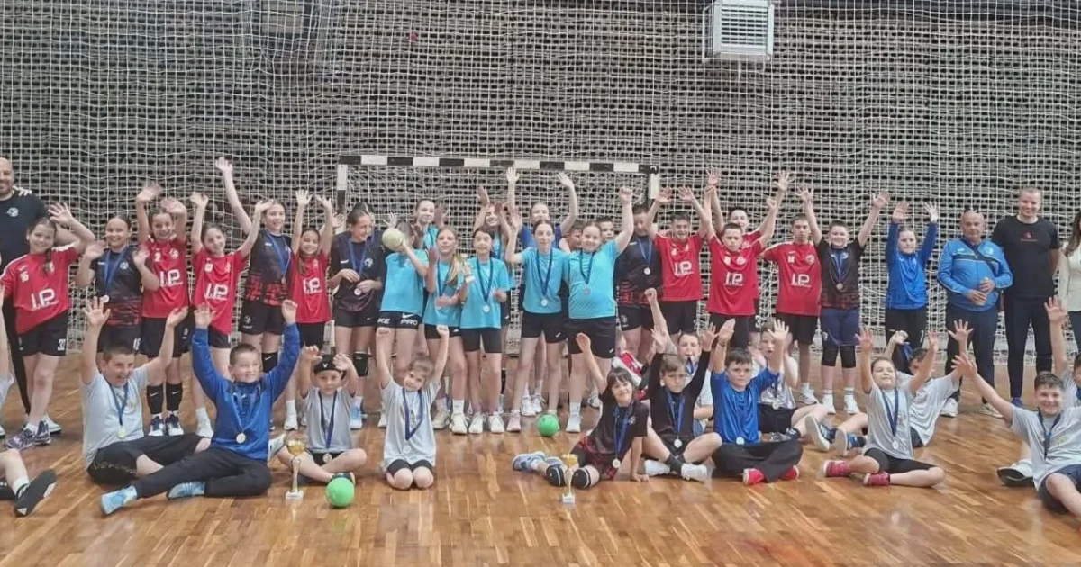 Mini rukometni turnir u Novom Travniku okupio mlade igrače - povezana fotografija