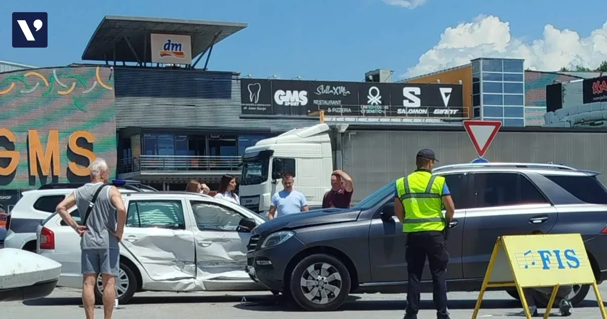 Prometna nesreća u Poslovnom centru 96 u Vitezu otežava promet - povezana fotografija